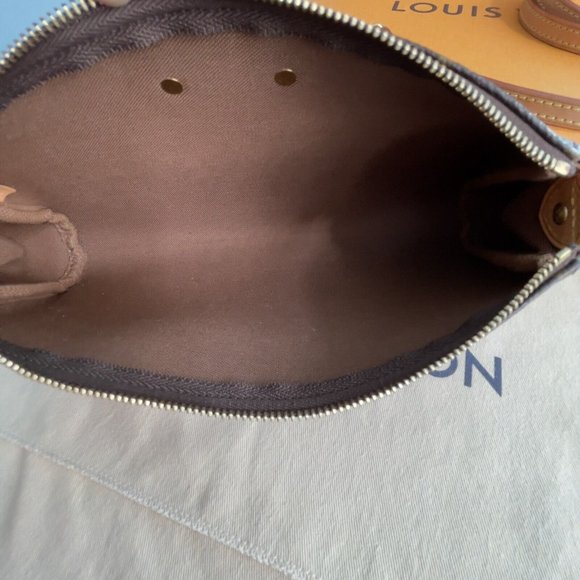 Louis Vuitton EVA CLUTCH with CROSSBODY STRAP in Great Condition - Picture 12 of 15